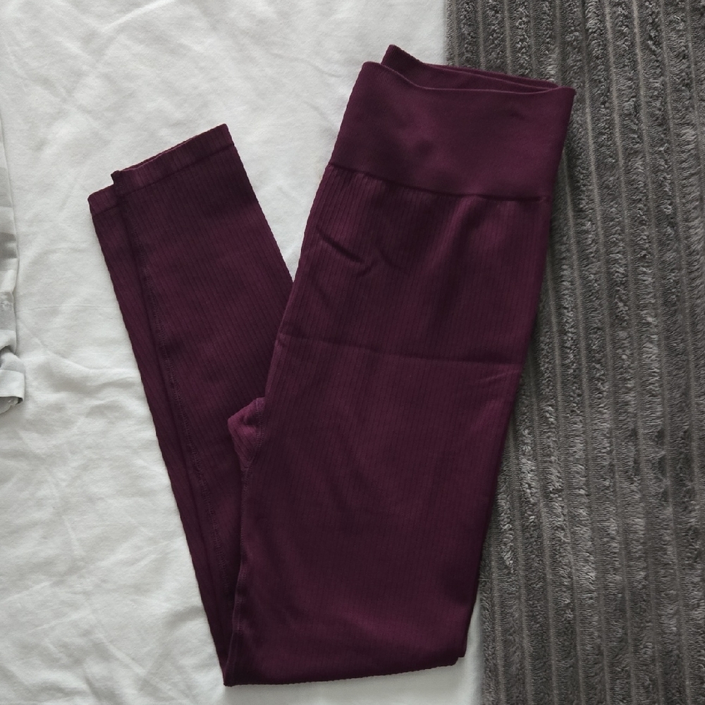 H&M Move Plum High-Waisted Leggings